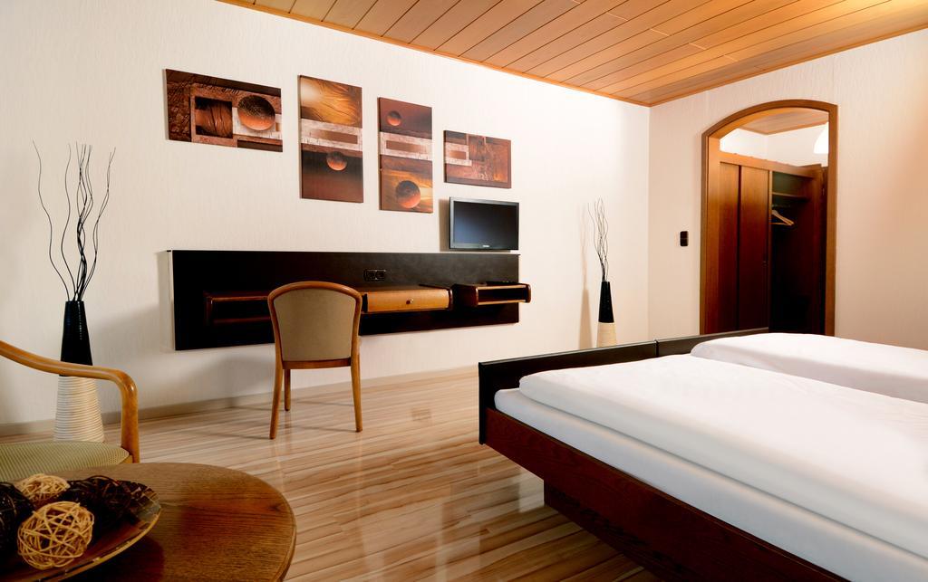Hotel Es Laemmche Breuberg ภายนอก รูปภาพ