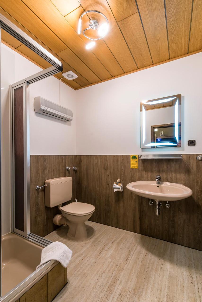 Hotel Es Laemmche Breuberg ภายนอก รูปภาพ